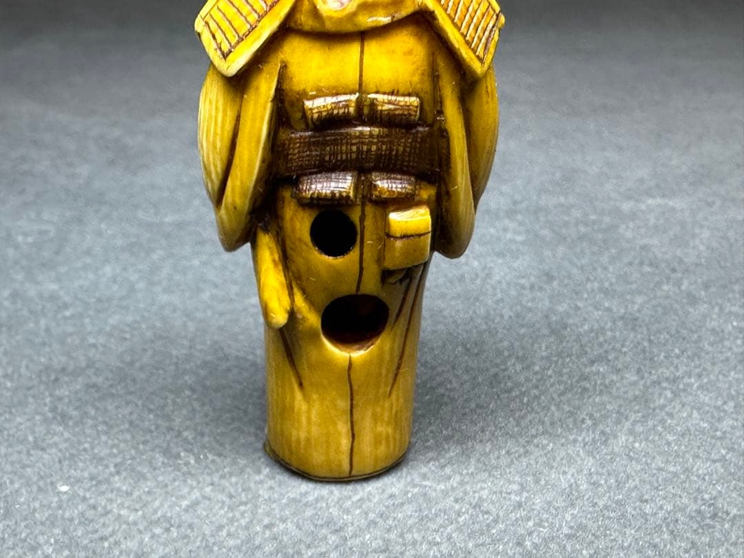 古根付 笛を吹く僧侶 置物 細密細工 骨董 アンティーク 彫刻 工芸品 在銘