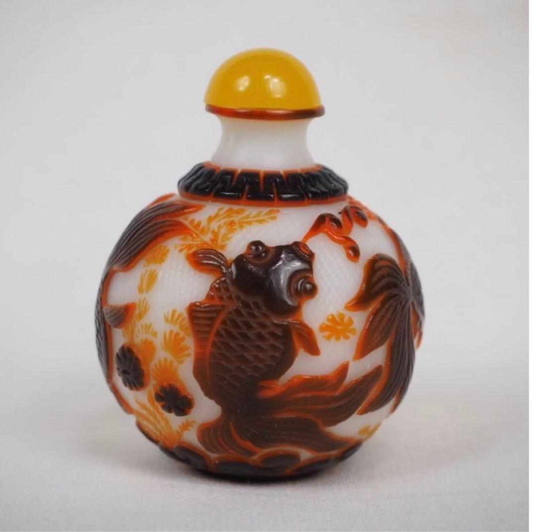 送料無料 色被せガラス 細密彫刻ガラス小瓶 中国古玩骨董 高さ5.8cm