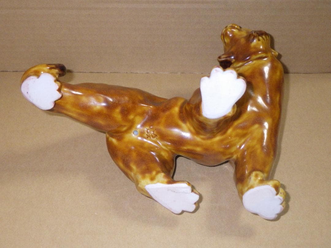 新品 浅倉五十吉 九谷焼 ふりかえる 寅 虎 トラ 共箱 陶製置物 フィギュリン