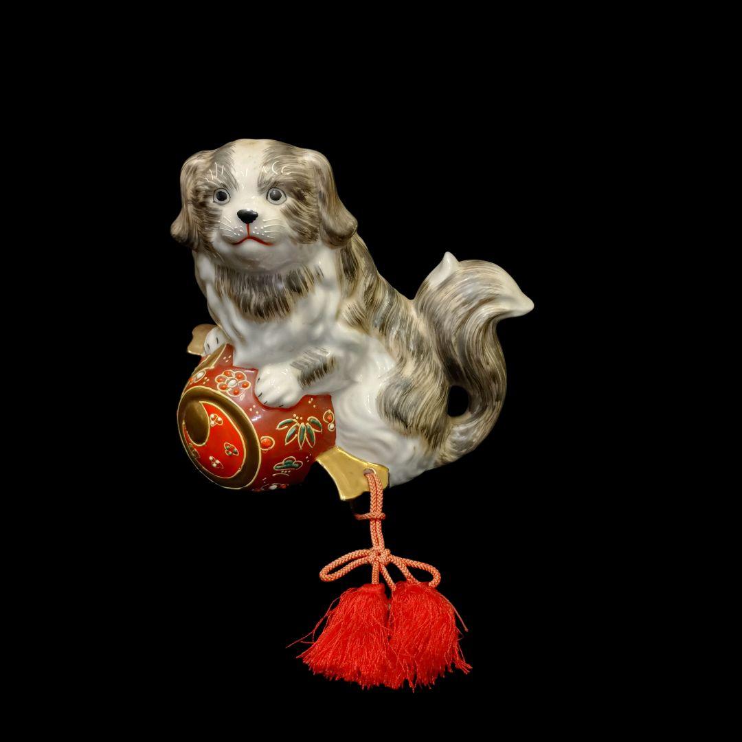 九谷焼 犬と小槌の陶器製装飾品 赤い飾り玉付き - メルカリ