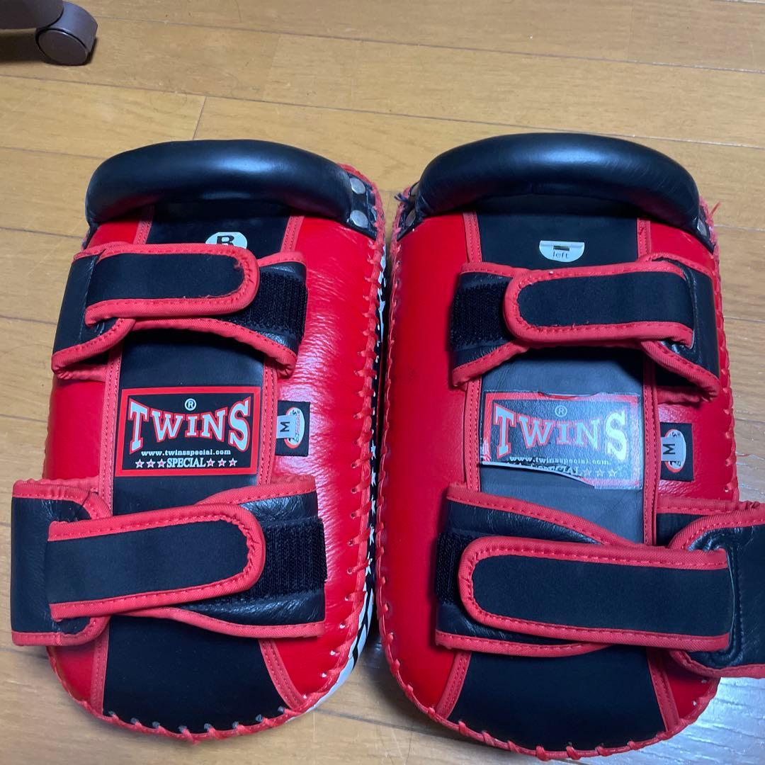 TWINS SPECIAL キックミット 赤/黒 Mサイズ 割引 ボクシング キック