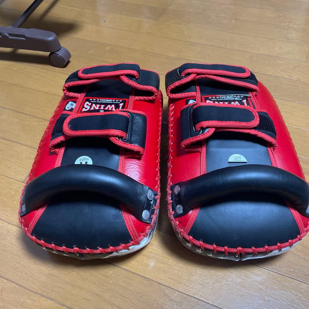 TWINS SPECIAL キックミット 赤/黒 Mサイズ 割引 ボクシング キック