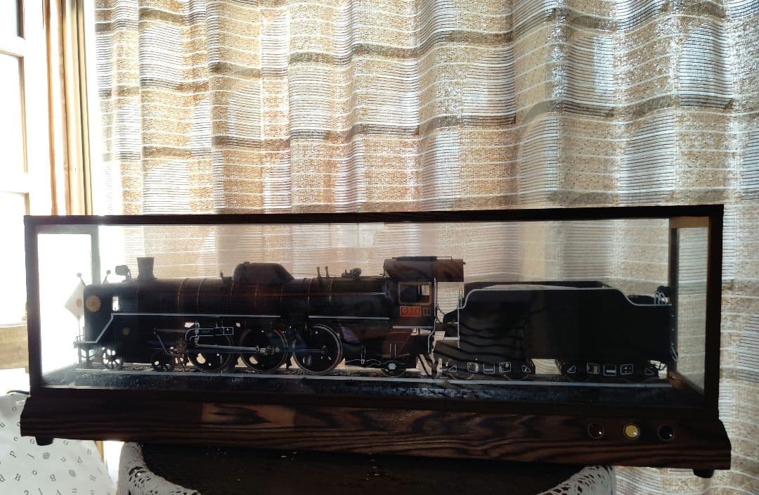 蒸気機関車模型 C571/C57ガラスケース付き