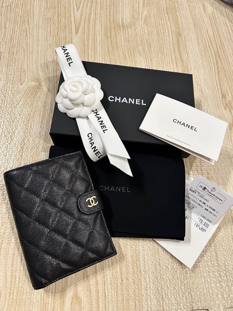 CHANEL 二つ折り財布 ブラック レザー