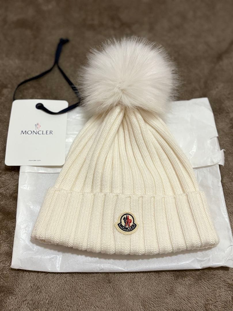 MONCLER ニットキャップ ホワイト - メルカリ