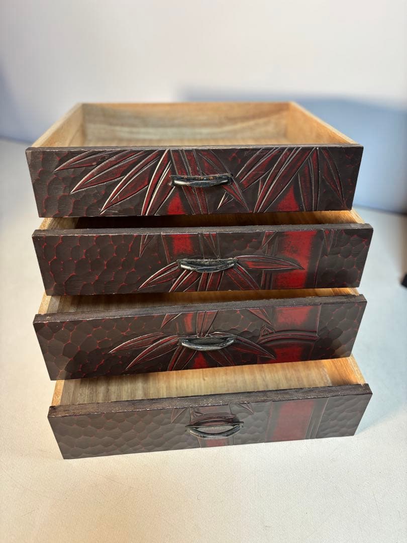 昭和レトロ 鎌倉彫り 竹彫刻の木製 小タンス 漆塗り 10段引き出し