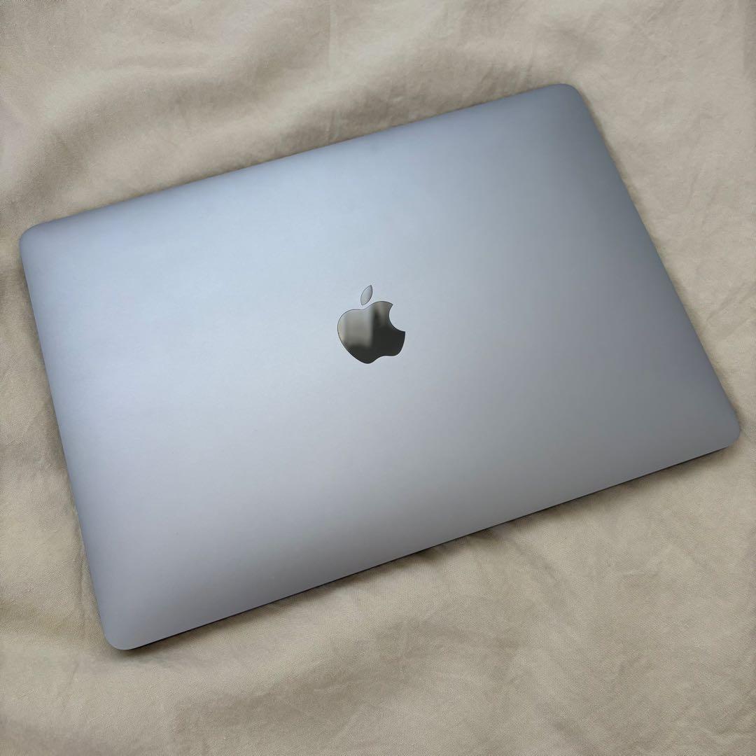 2020年製のMacBook Air 13インチモデル（Intel版） Amazon.com: Apple 2020 MacBook Air 13.3-inch Core i5 1.1GHz 16GB