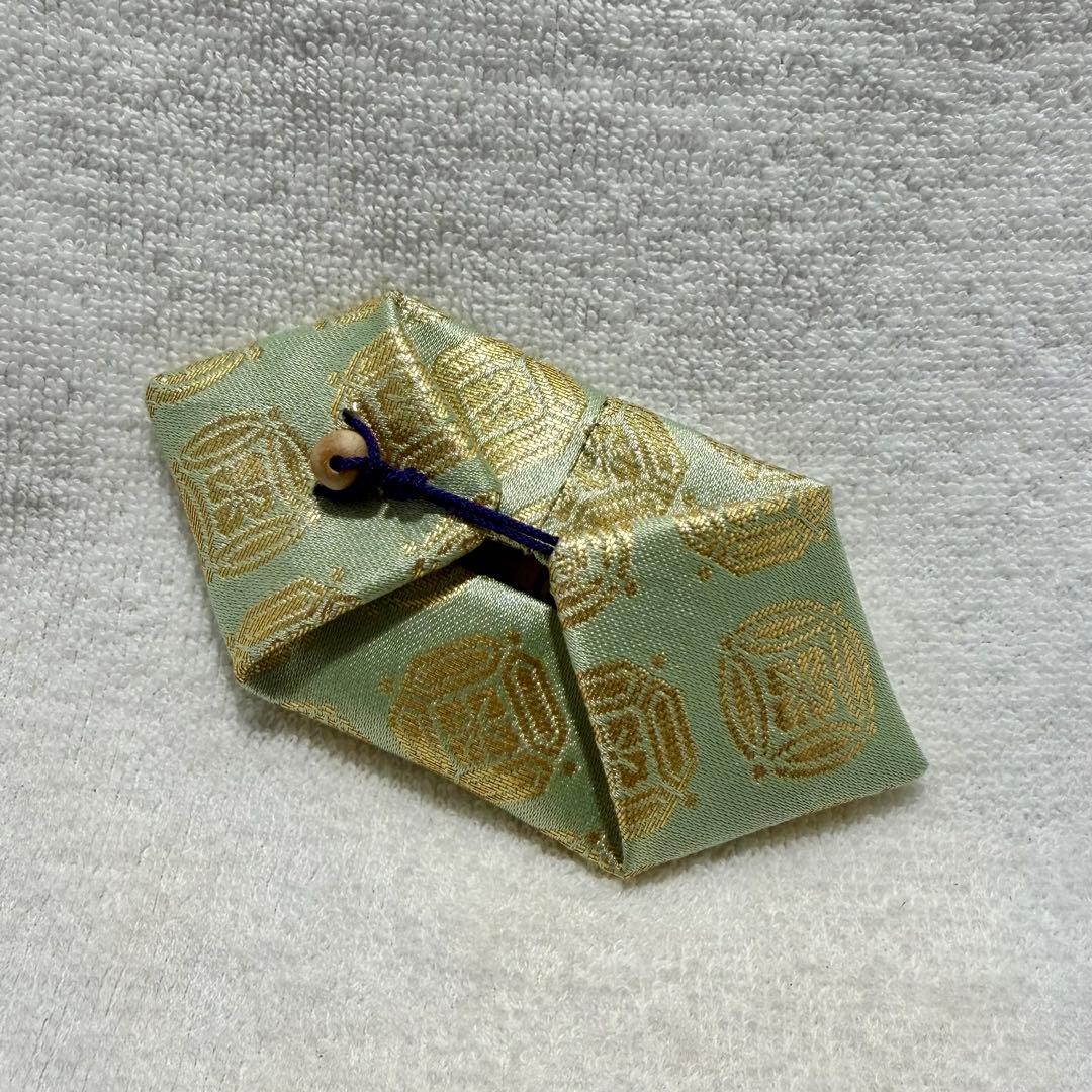 遠州流 真那蛮 宗実家元 「紅影」角割［レア］家紋 香木袋【匿名配送】