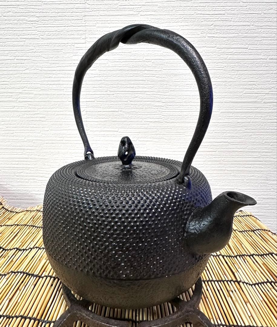 未使用品　南部照光堂造　１５型アラレ　南部鉄瓶　南部鉄器　鉄瓶　調理器具