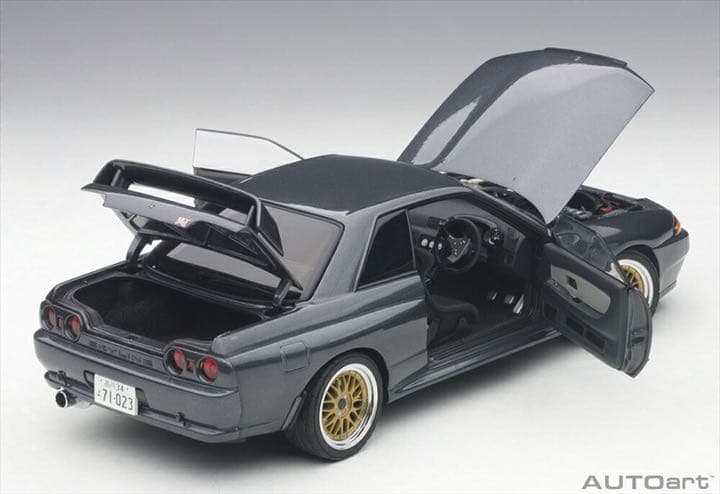 オートアート1/18 湾岸ミッドナイト 秋川レイナ仕様 R32GT-R