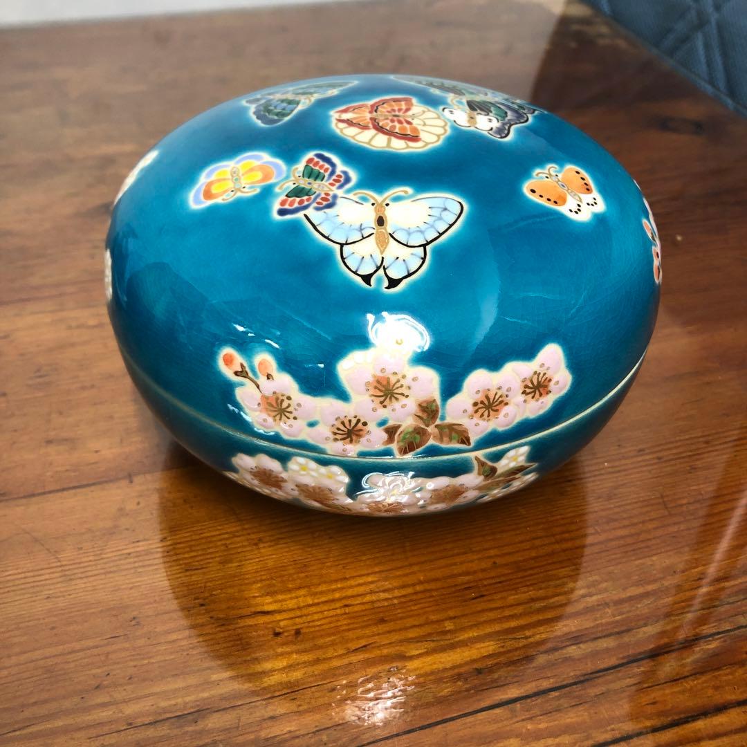 天皇皇后両陛下　翠玉婚記念　手塚石雲作　ボンボニエール　翠玉櫻蝶文喰籠　花蝶窯