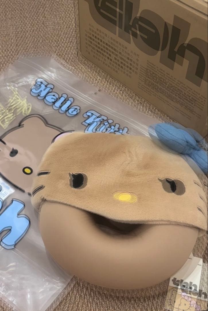 海外限定Hello Kitty x TBH ネックピロー 海外限定Hello Kitty x TBH
