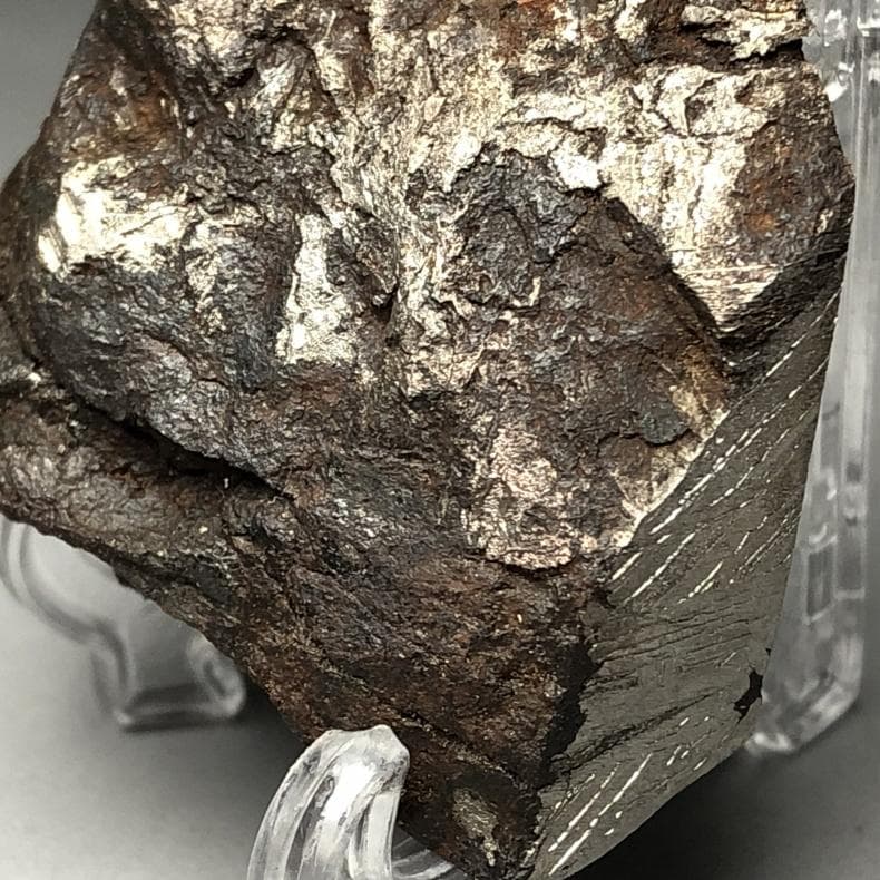 隕石 鉄隕石 アルタイ隕石 原皮付き 原石 重さ約105g