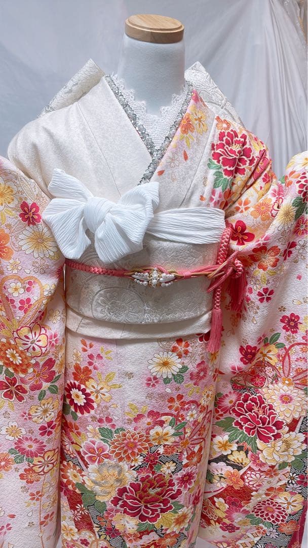 白地に赤とピンクの花柄 振袖フルセット 振袖 振袖セット 成人式