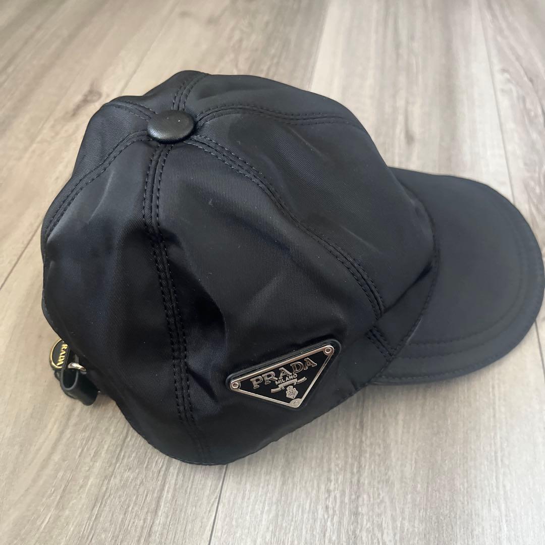 PRADA ブラック ベースボールキャップ