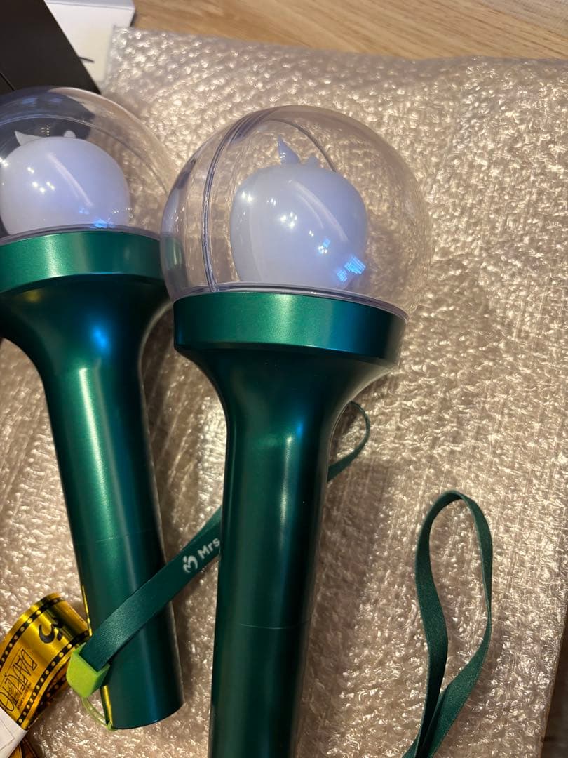 BABELTOHミセスMrs.GreenAppleペンライト2本　おまけ金テープ