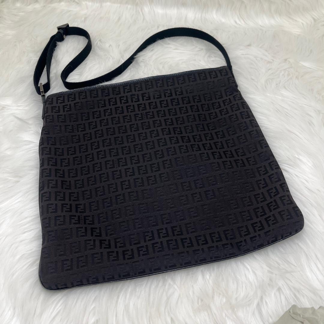 フェンディ　FENDI ズッカ ショルダーバッグ　キャンバス