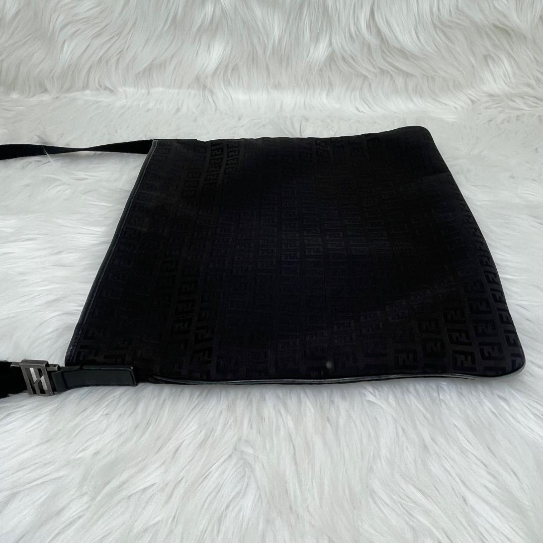 フェンディ　FENDI ズッカ ショルダーバッグ　キャンバス