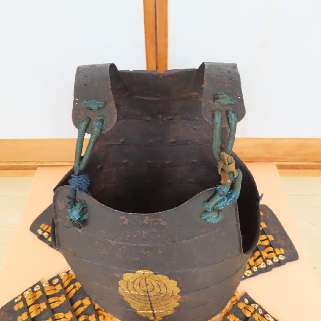 江戸時代の本物です。一枚柏紋二枚胴（鎧兜・鎧・甲冑・胴・具足)