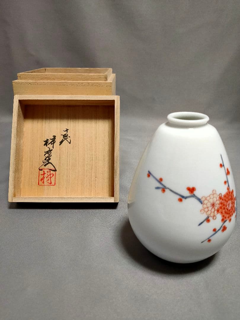 人間国宝 十四代柿右衛門 錦梅文一輪生 ショップ 釣鐘形小 共箱 人間