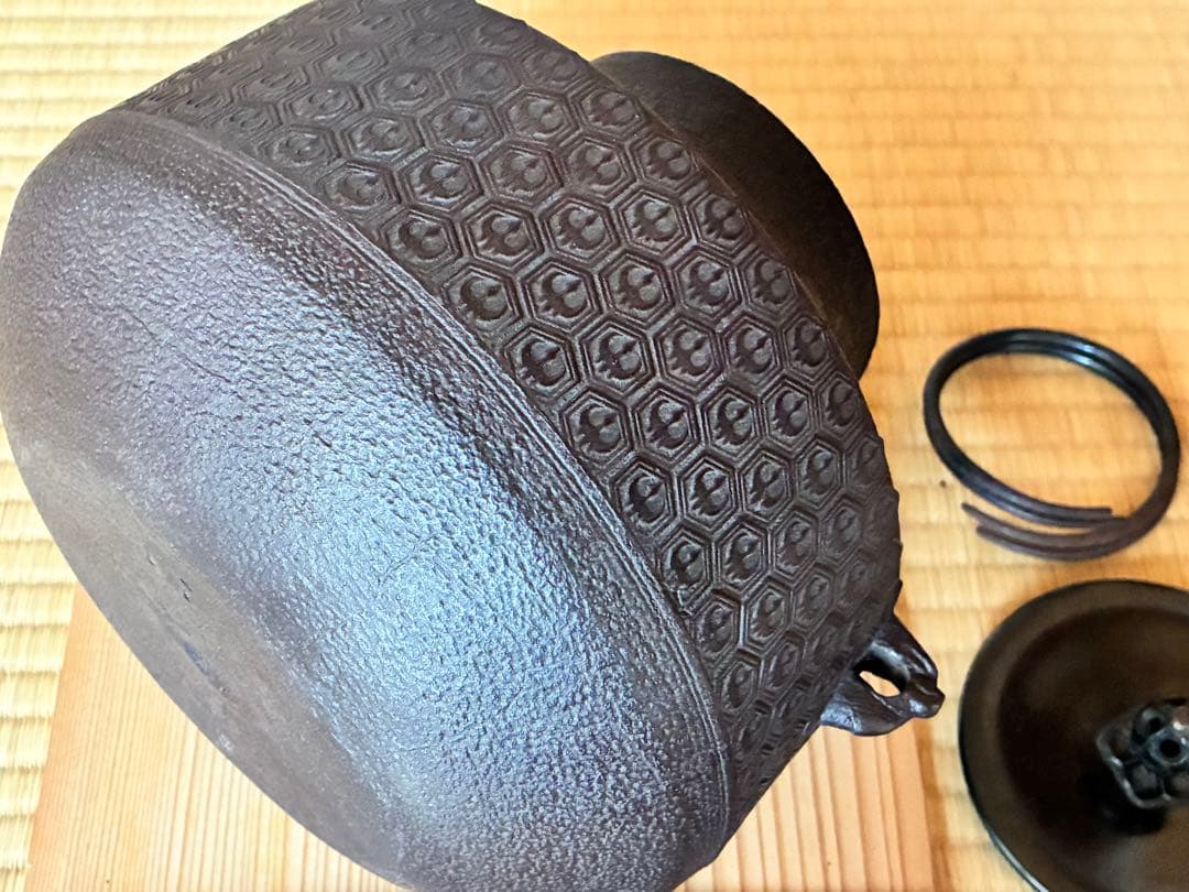 茶道具 『亀甲鶴紋 独楽釜』鉄製茶釜 人間国宝 高橋敬典造