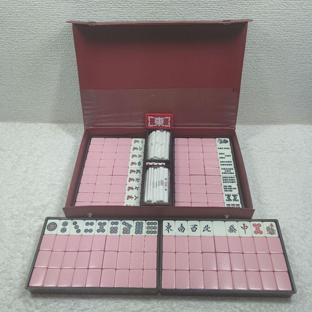 背面の色がピンクの麻雀牌セット