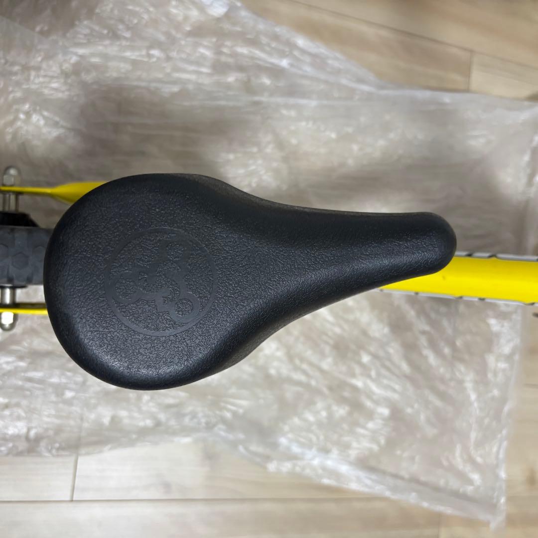 STRIDER スポーツ　12インチ イエロー　ストライダー