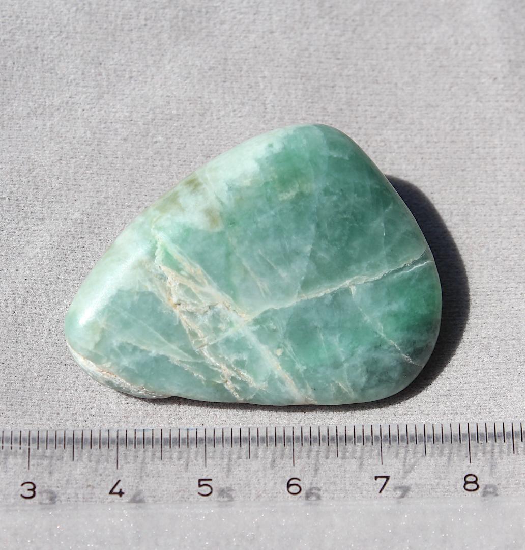 ガラス質の逸品］糸魚川翡翠 原石 タンブル 38.1g