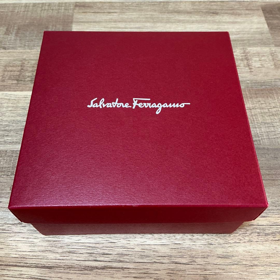 【極美品】フェラガモ カチューシャ 黒 ブラック