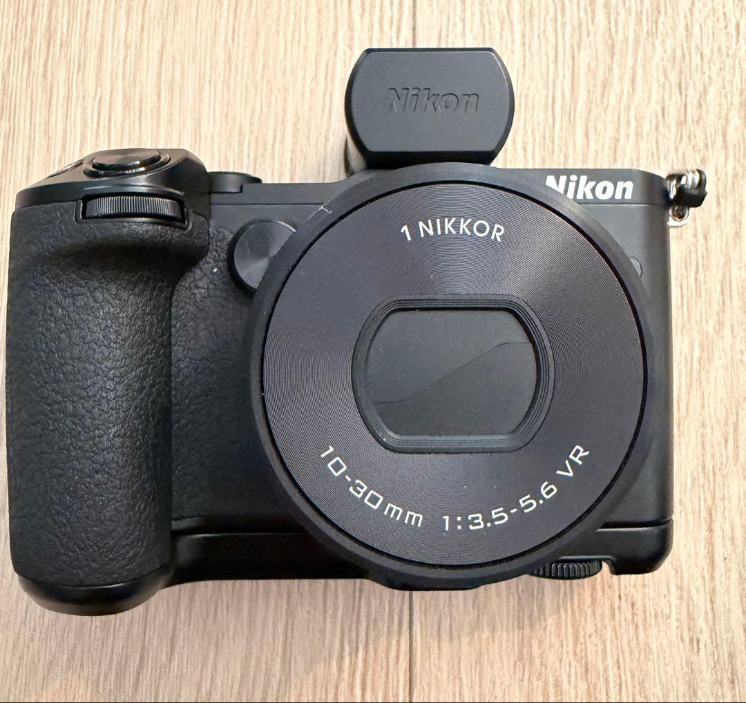 ニコンNikon1 v3 プレミアムキット 標準レンズ、ズームレンズ、おまけつき