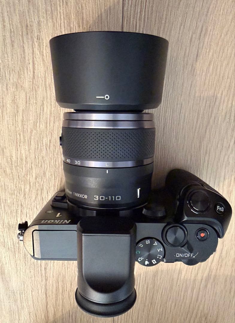 ニコンNikon1 v3 プレミアムキット 標準レンズ、ズームレンズ、おまけつき