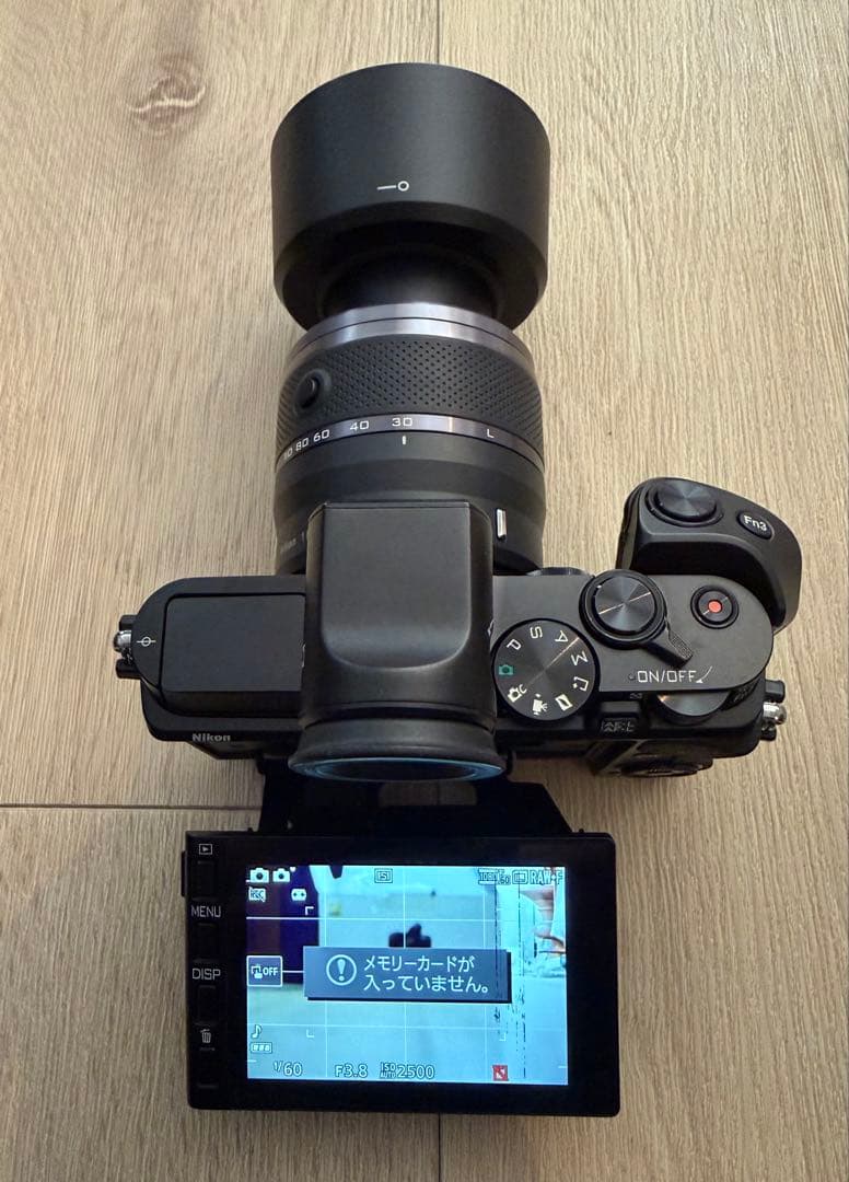 ニコンNikon1 v3 プレミアムキット 標準レンズ、ズームレンズ、おまけつき