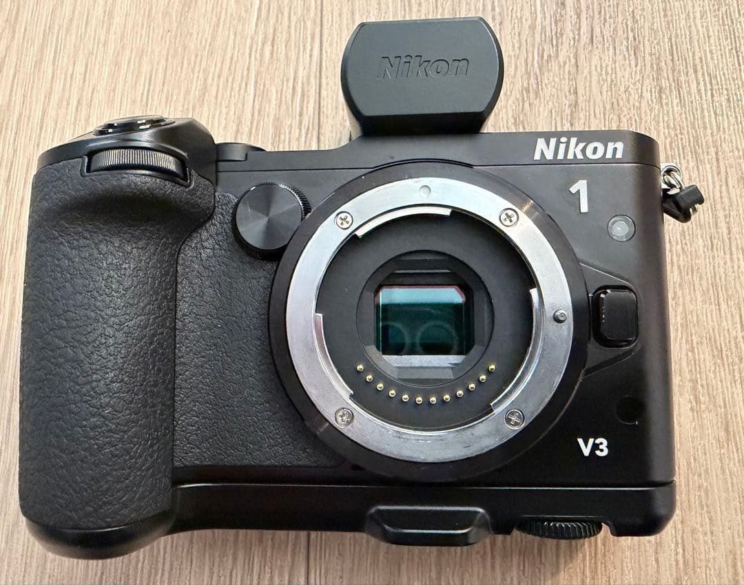 ニコンNikon1 v3 プレミアムキット 標準レンズ、ズームレンズ、おまけつき