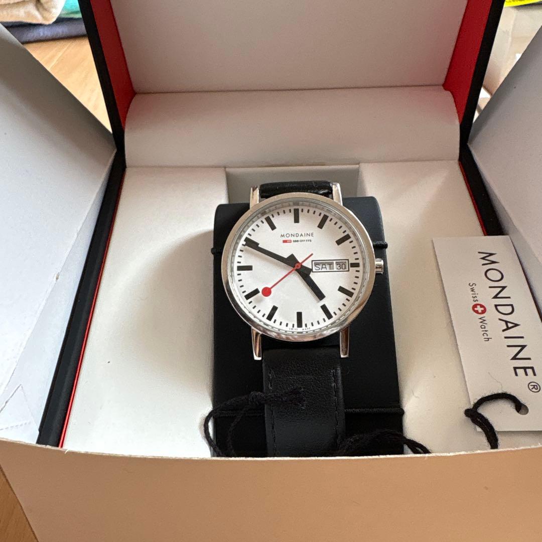 MONDAINE モンディーン　スイス製 時計 レザー