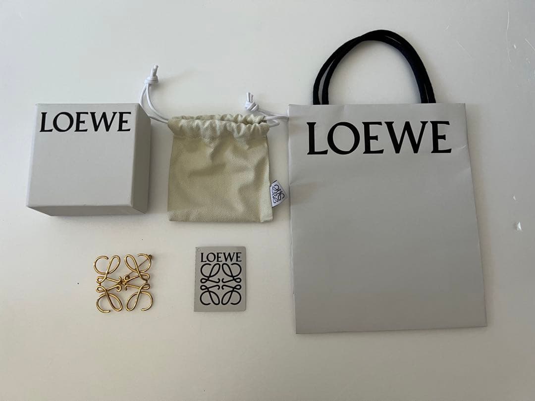 美品】LOEWE ロエベ アナグラムブローチ ゴールド ロエベ アナグラム