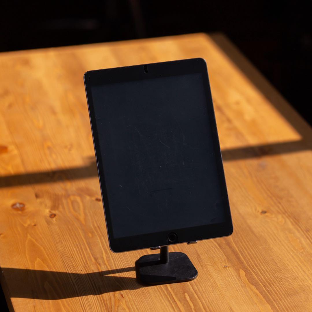 iPad 第7世代 Wi-Fiモデル 32GBケース・ワイヤレスキーボード付き iPad