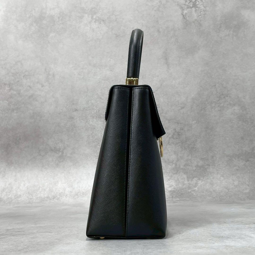 未使用級◎サルヴァトーレフェラガモ　ハンドバッグ　ガンチーニ　サフィアーノ　黒