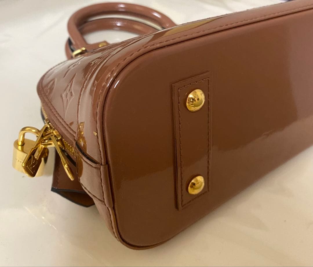 LOUIS VUITTON　ルイヴィトン　 モノグラム ヴェルニ　ベージュピンク