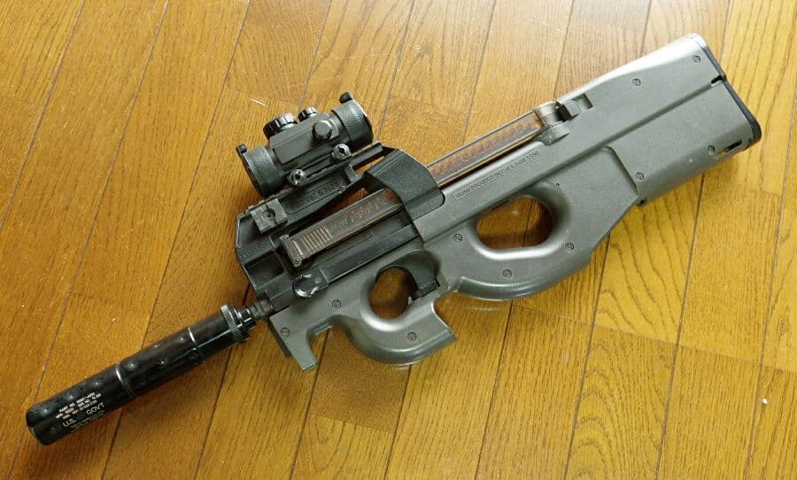 東京マルイ P-90 TR 300連射マガジン&ドットサイト付き