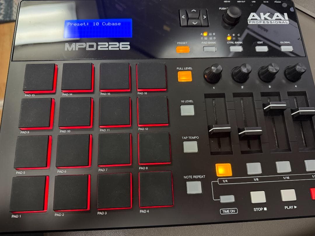 c*k様 美品・使用極小 AKAI MPD226 - メルカリ