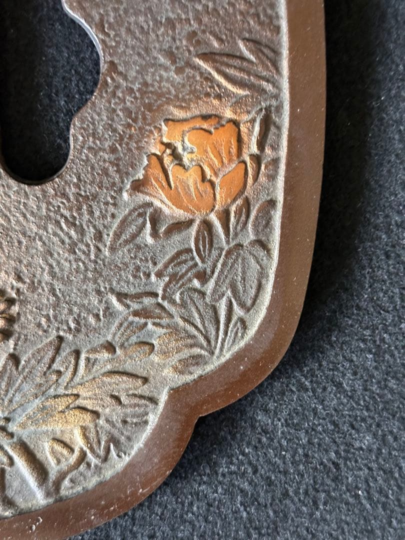 大型鍔　飾り鍔　鉄地 牡丹鳥紋 直径約28cm*25cm つば 重量2.5kg