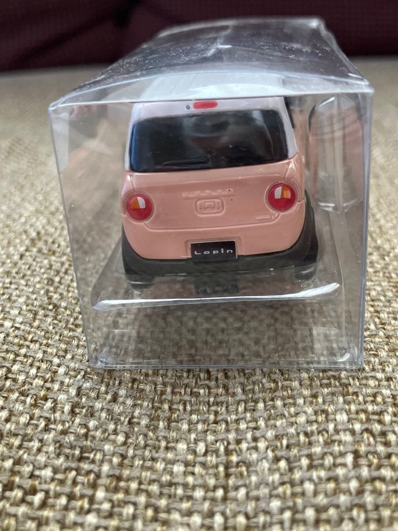 箱付き スズキ　Lapan　ピンクと白のSUVスタイル ミニカー[非売品]