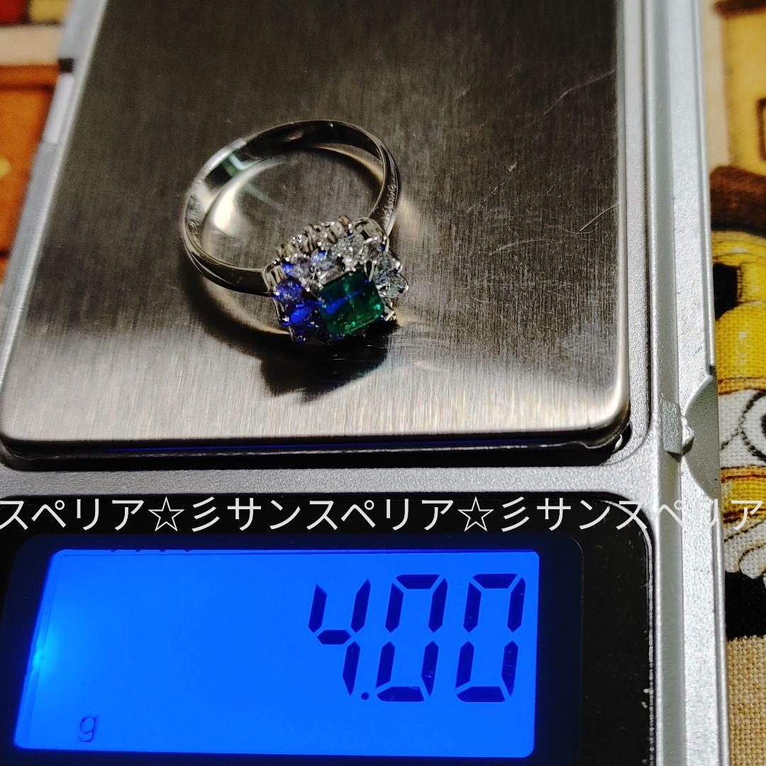 Pt900 エメラルド0.43ctとダイヤモンド0.39ctのフラワーリング