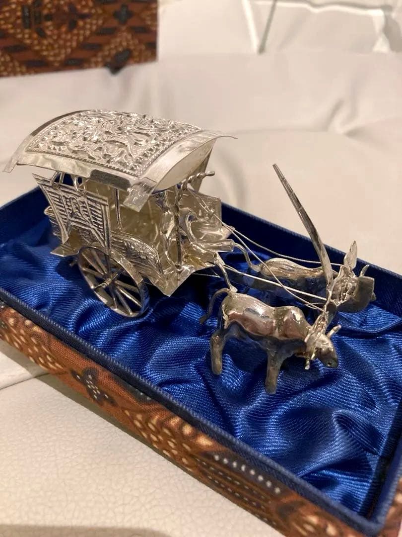 シルバー925 馬車　ガラスケース入り置き物