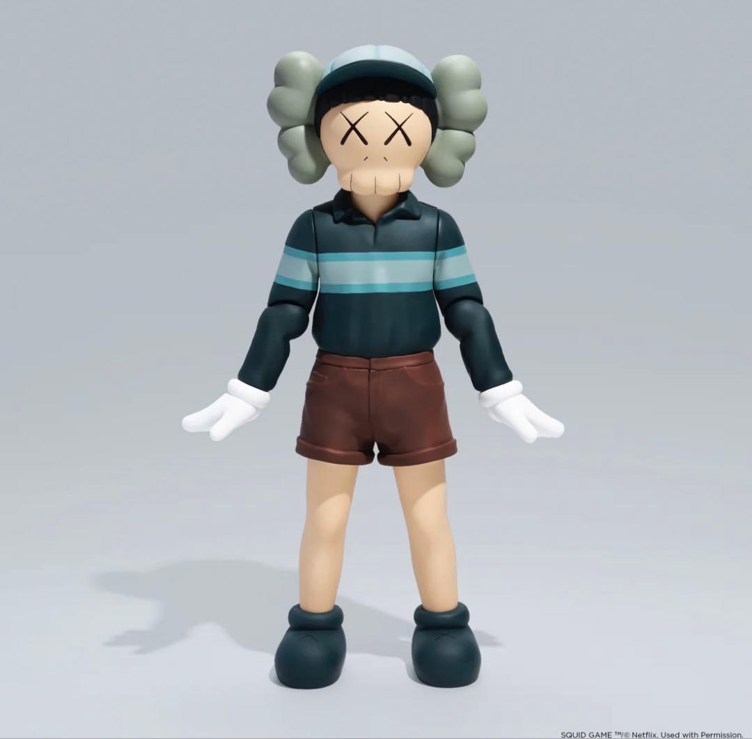 カウズ x イカゲーム チョルス Chul-Su KAWS CHUL-SU” is here to celebrate the high anticipated SQUID GAME