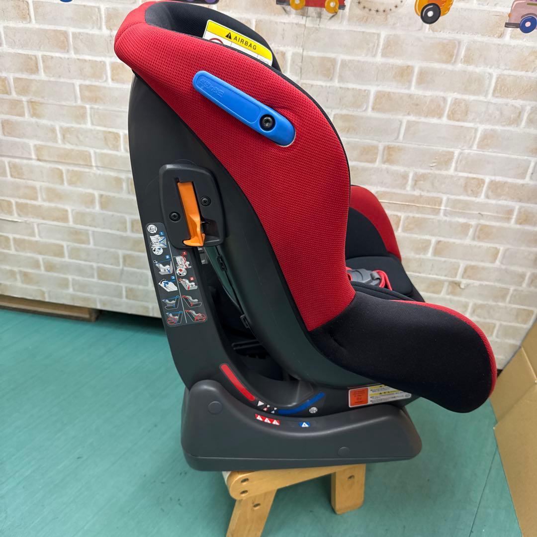 Combi 車用チャイルドシート 黒/赤　ウィゴー　新生児から