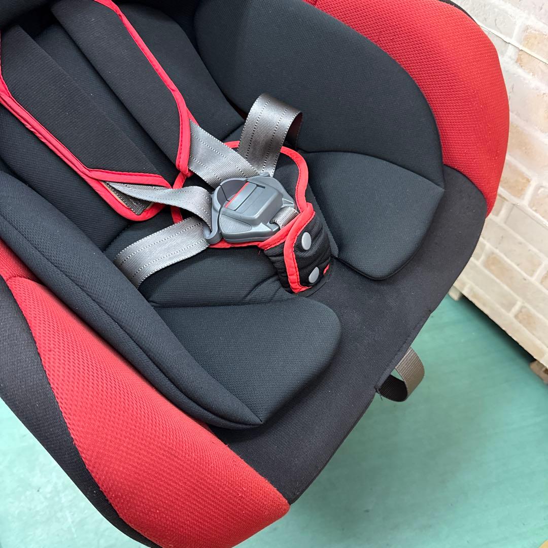 Combi 車用チャイルドシート 黒/赤　ウィゴー　新生児から