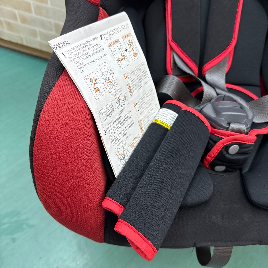 Combi 車用チャイルドシート 黒/赤　ウィゴー　新生児から