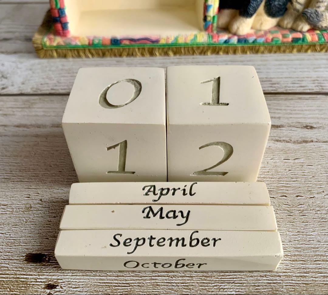 レズリーアンアイボリー 卓上万年カレンダー 猫 置物 カレンダー