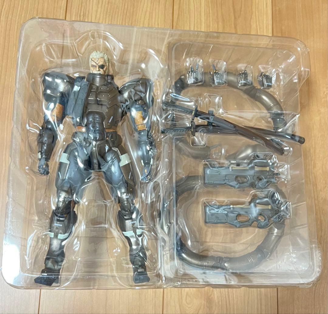 L GEAR SOLID2 ソリダス スネーク フィギュア